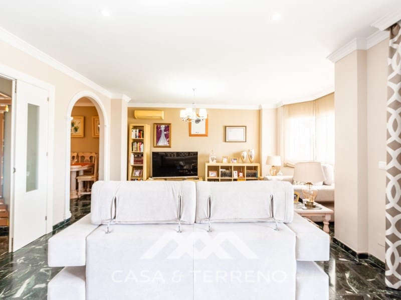5 slaapkamer Villa te koop in Caleta de Velez met zwembad garage - € 639.900 (Ref: 10115660)