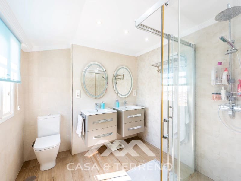 5 slaapkamer Villa te koop in Caleta de Velez met zwembad garage - € 639.900 (Ref: 10115660)