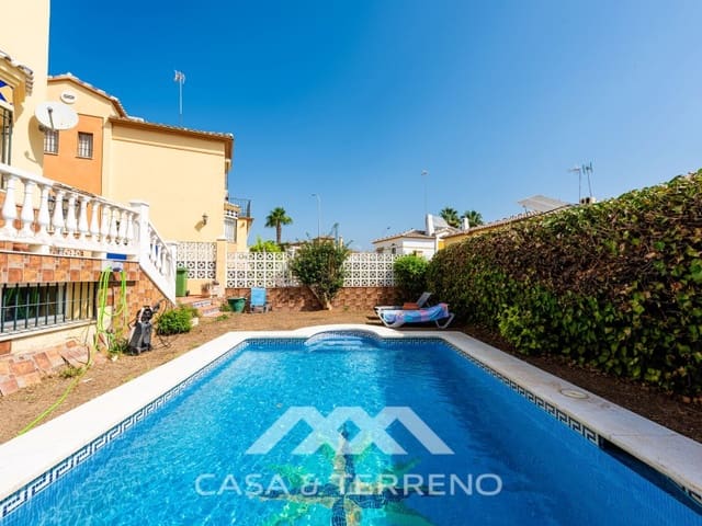 5 slaapkamer Villa te koop in Caleta de Vélez, Vélez-Málaga met zwembad garage - € 639.900 (Ref: 10115660)