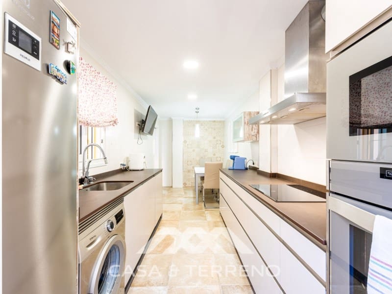5 slaapkamer Villa te koop in Caleta de Velez met zwembad garage - € 639.900 (Ref: 10115660)