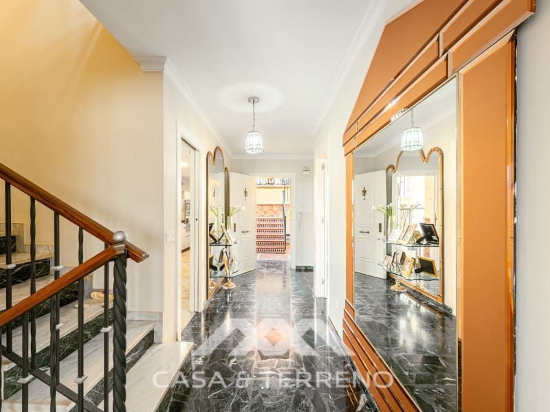 5 slaapkamer Villa te koop in Caleta de Velez met zwembad garage - € 639.900 (Ref: 10115660)