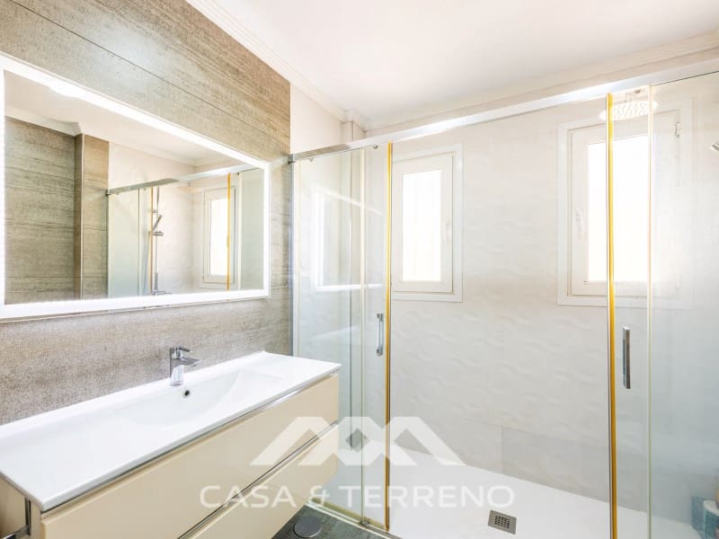 5 slaapkamer Villa te koop in Caleta de Velez met zwembad garage - € 639.900 (Ref: 10115660)