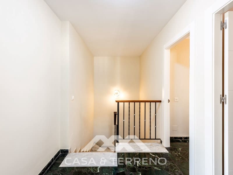 5 slaapkamer Villa te koop in Caleta de Velez met zwembad garage - € 639.900 (Ref: 10115660)