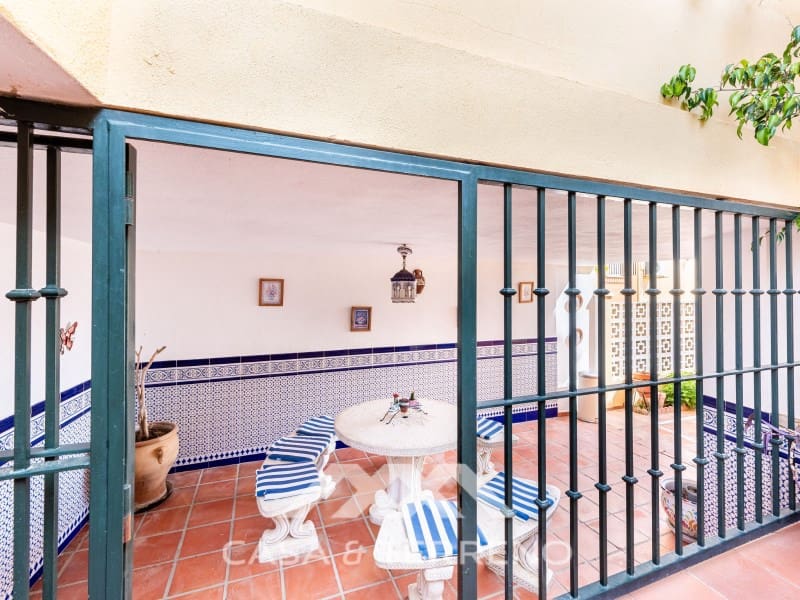 5 slaapkamer Villa te koop in Caleta de Velez met zwembad garage - € 639.900 (Ref: 10115660)