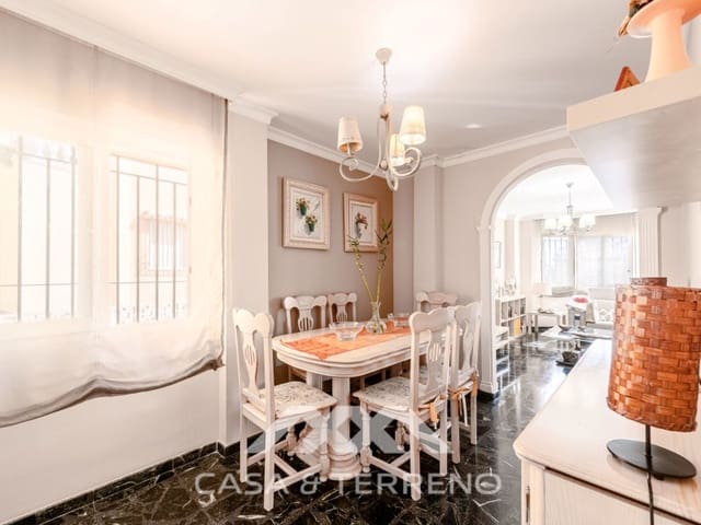 5 slaapkamer Villa te koop in Caleta de Vélez, Vélez-Málaga met zwembad garage - € 639.900 (Ref: 10115660)