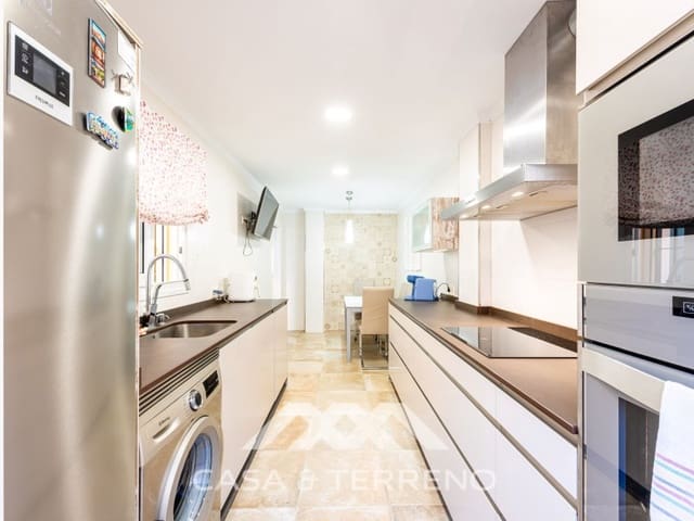 5 slaapkamer Villa te koop in Caleta de Vélez, Vélez-Málaga met zwembad garage - € 639.900 (Ref: 10115660)
