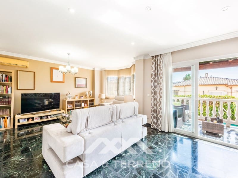 5 slaapkamer Villa te koop in Caleta de Velez met zwembad garage - € 639.900 (Ref: 10115660)