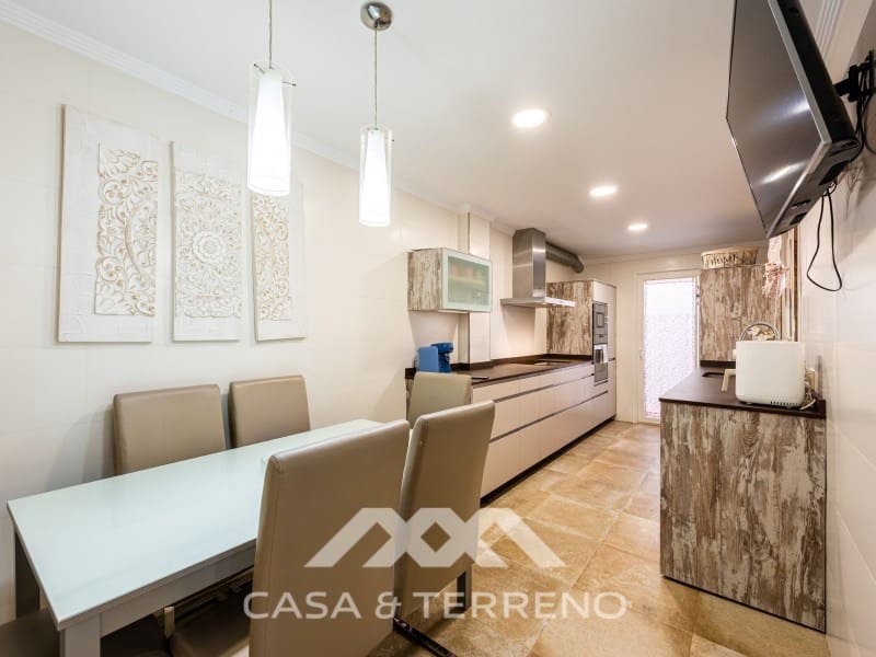 5 slaapkamer Villa te koop in Caleta de Velez met zwembad garage - € 639.900 (Ref: 10115660)