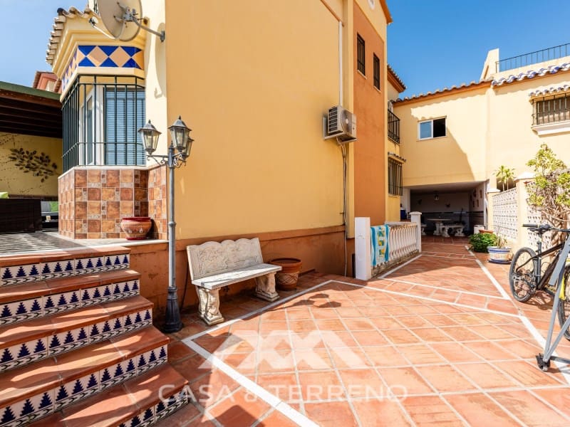 5 slaapkamer Villa te koop in Caleta de Velez met zwembad garage - € 639.900 (Ref: 10115660)