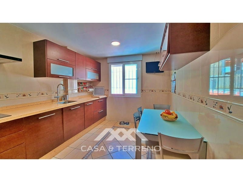 Pareado de 3 habitaciones en Vélez-Málaga en venta con piscina - 485.000 € (Ref: 10124300)