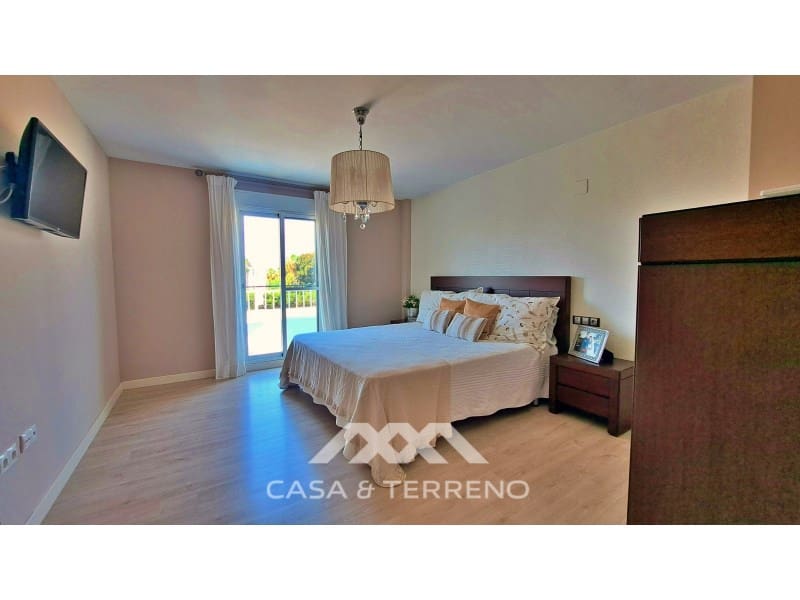 Pareado de 3 habitaciones en Vélez-Málaga en venta con piscina - 485.000 € (Ref: 10124300)
