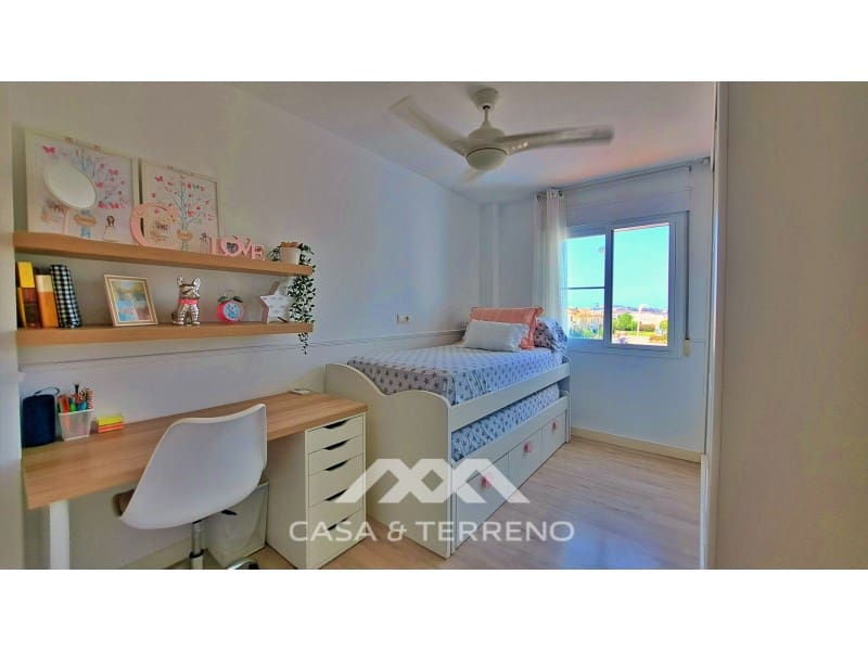 Pareado de 3 habitaciones en Vélez-Málaga en venta con piscina - 485.000 € (Ref: 10124300)