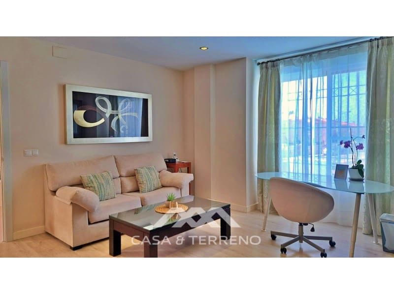 Pareado de 3 habitaciones en Vélez-Málaga en venta con piscina - 485.000 € (Ref: 10124300)