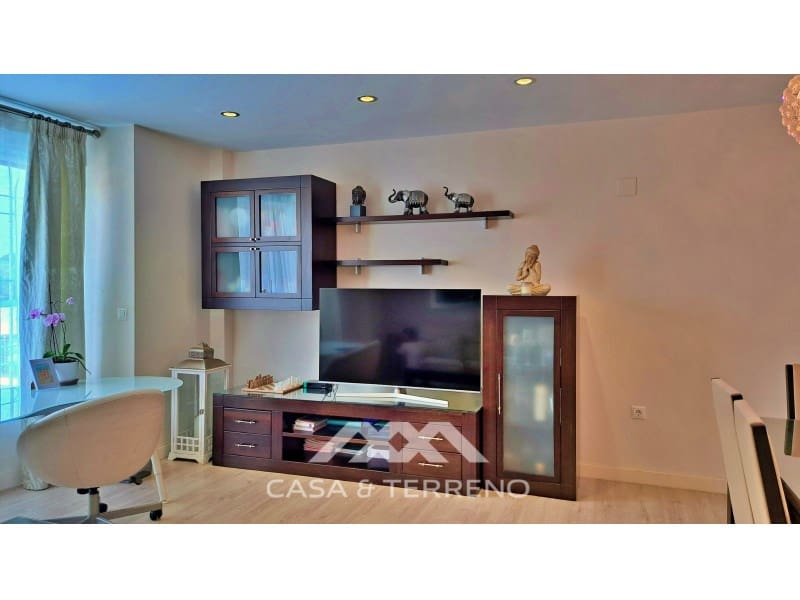 Pareado de 3 habitaciones en Vélez-Málaga en venta con piscina - 485.000 € (Ref: 10124300)