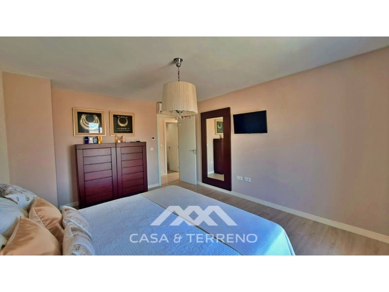 Pareado de 3 habitaciones en Vélez-Málaga en venta con piscina - 485.000 € (Ref: 10124300)