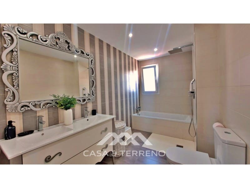 Pareado de 3 habitaciones en Vélez-Málaga en venta con piscina - 485.000 € (Ref: 10124300)