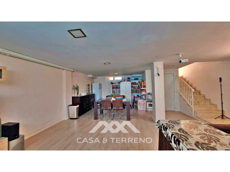 Pareado de 3 habitaciones en Vélez-Málaga en venta con piscina - 485.000 € (Ref: 10124300)