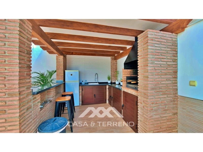 Pareado de 3 habitaciones en Vélez-Málaga en venta con piscina - 485.000 € (Ref: 10124300)