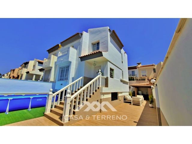 Pareado de 3 habitaciones en Vélez-Málaga en venta con piscina - 485.000 € (Ref: 10124300)