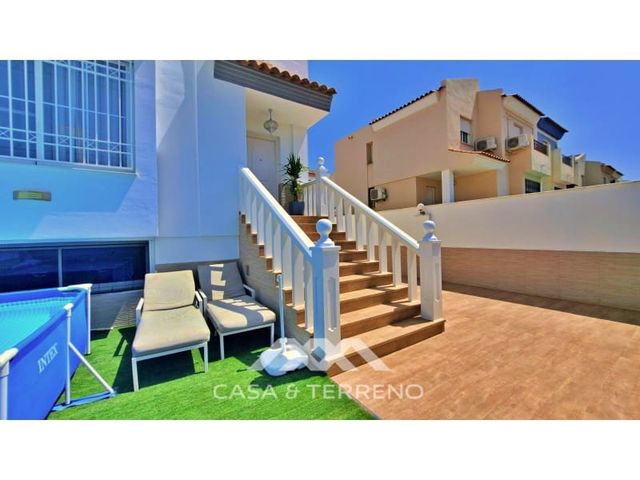 Pareado de 3 habitaciones en Vélez-Málaga en venta con piscina - 485.000 € (Ref: 10124300)