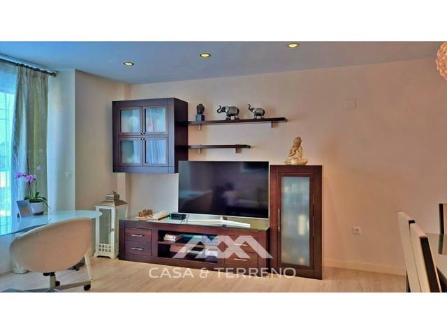 Pareado de 3 habitaciones en Vélez-Málaga en venta con piscina - 485.000 € (Ref: 10124300)
