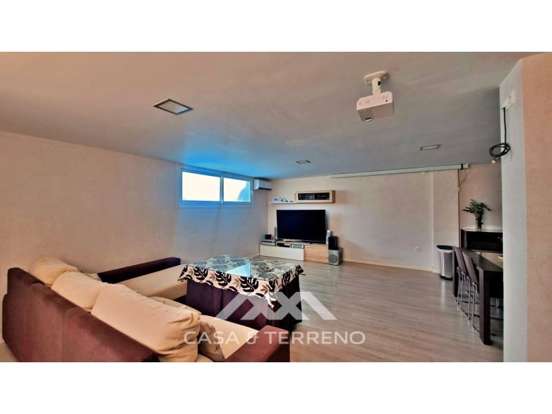 Pareado de 3 habitaciones en Vélez-Málaga en venta con piscina - 485.000 € (Ref: 10124300)