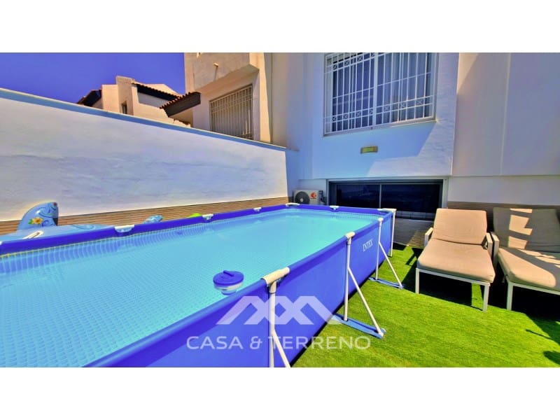 Pareado de 3 habitaciones en Vélez-Málaga en venta con piscina - 485.000 € (Ref: 10124300)