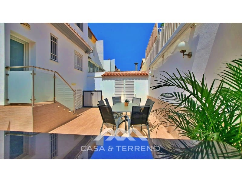 Pareado de 3 habitaciones en Vélez-Málaga en venta con piscina - 485.000 € (Ref: 10124300)