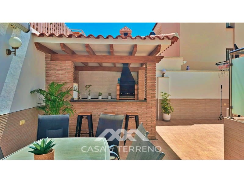 Pareado de 3 habitaciones en Vélez-Málaga en venta con piscina - 485.000 € (Ref: 10124300)