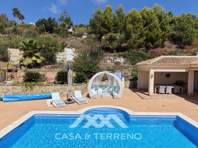 3 bedroom Villa for sale in Algarrobo with pool - € 878,000 (Ref: 10129086)