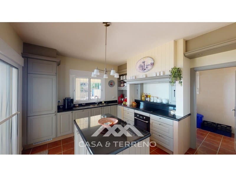3 bedroom Villa for sale in Algarrobo with pool - € 878,000 (Ref: 10129086)