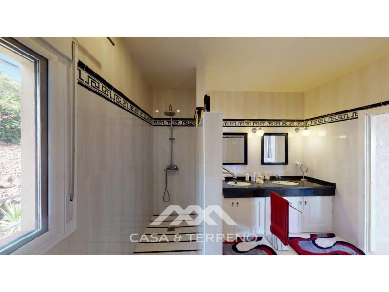 3 bedroom Villa for sale in Algarrobo with pool - € 878,000 (Ref: 10129086)