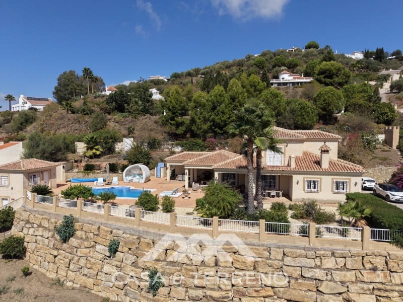 3 bedroom Villa for sale in Algarrobo with pool - € 878,000 (Ref: 10129086)