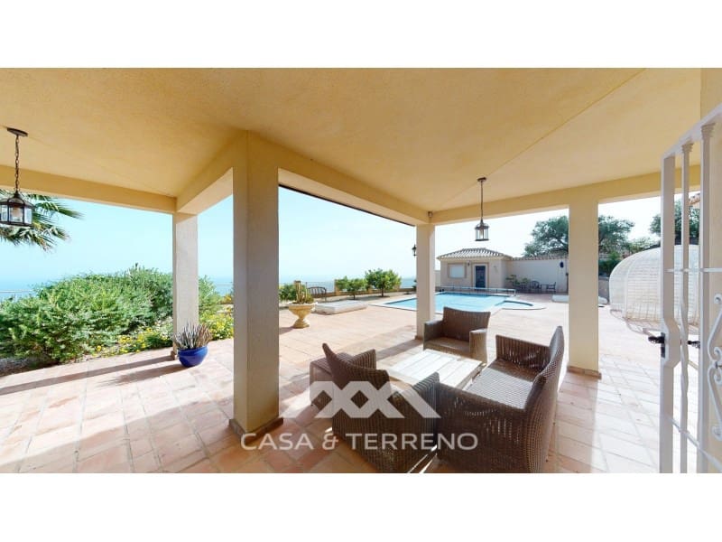 3 bedroom Villa for sale in Algarrobo with pool - € 878,000 (Ref: 10129086)