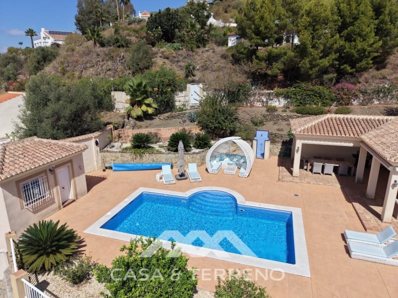 3 bedroom Villa for sale in Algarrobo with pool - € 878,000 (Ref: 10129086)