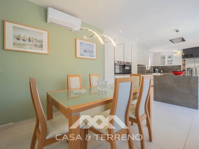 5 soverom Villa til salgs i Arenas med svømmebasseng - € 730 000 (Ref: 10173528)
