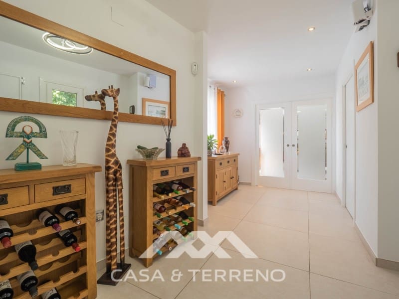 5 soverom Villa til salgs i Arenas med svømmebasseng - € 730 000 (Ref: 10173528)