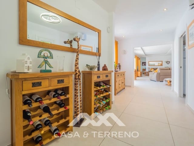 5 soverom Villa til salgs i Arenas med svømmebasseng - € 730 000 (Ref: 10173528)