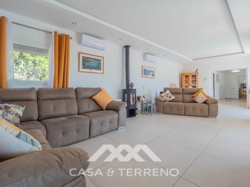 5 soverom Villa til salgs i Arenas med svømmebasseng - € 730 000 (Ref: 10173528)