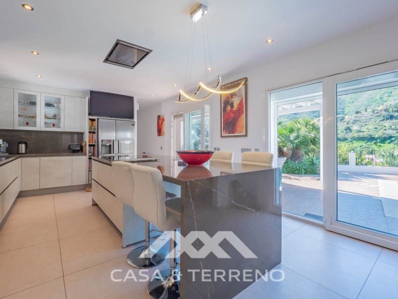 5 soverom Villa til salgs i Arenas med svømmebasseng - € 730 000 (Ref: 10173528)