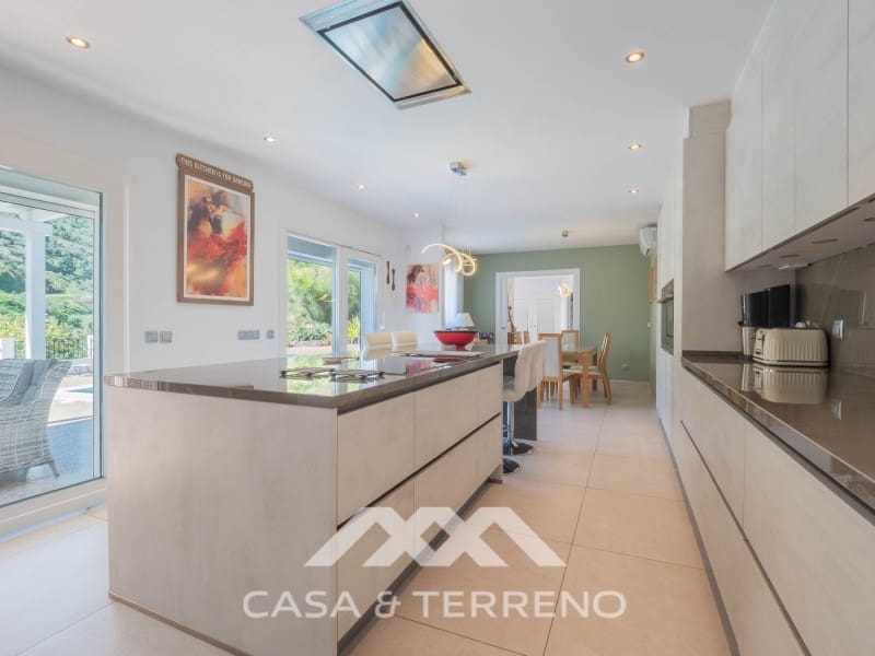 5 soverom Villa til salgs i Arenas med svømmebasseng - € 730 000 (Ref: 10173528)