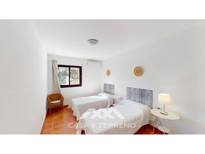 Chalet de 4 habitaciones en Nerja en venta con piscina - 1.450.000 € (Ref: 10184453)