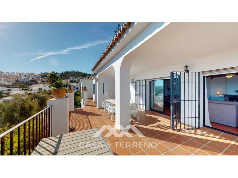 Chalet de 4 habitaciones en Nerja en venta con piscina - 1.450.000 € (Ref: 10184453)