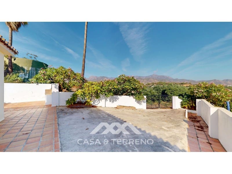Chalet de 4 habitaciones en Nerja en venta con piscina - 1.450.000 € (Ref: 10184453)