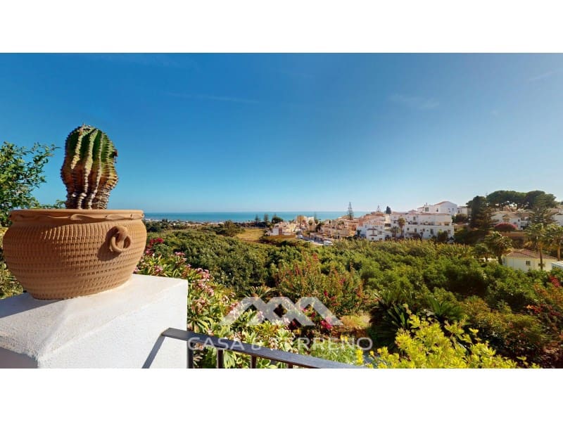 Chalet de 4 habitaciones en Nerja en venta con piscina - 1.450.000 € (Ref: 10184453)
