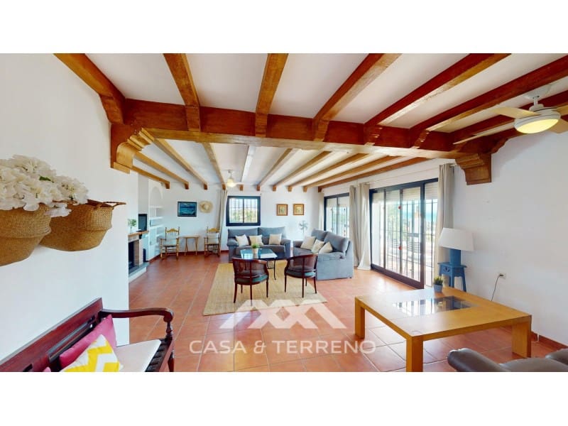 Chalet de 4 habitaciones en Nerja en venta con piscina - 1.450.000 € (Ref: 10184453)