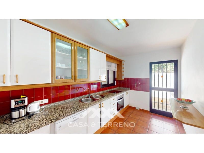 Chalet de 4 habitaciones en Nerja en venta con piscina - 1.450.000 € (Ref: 10184453)