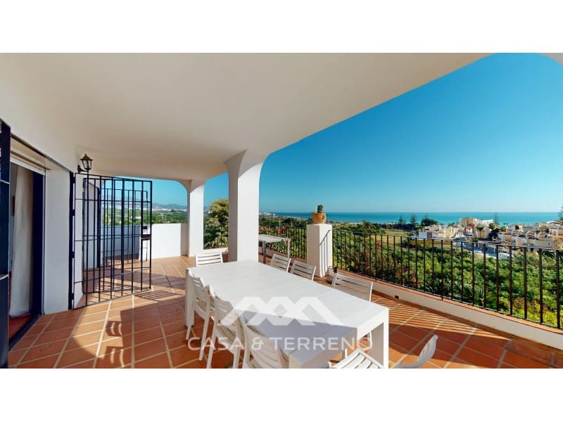 Chalet de 4 habitaciones en Nerja en venta con piscina - 1.450.000 € (Ref: 10184453)