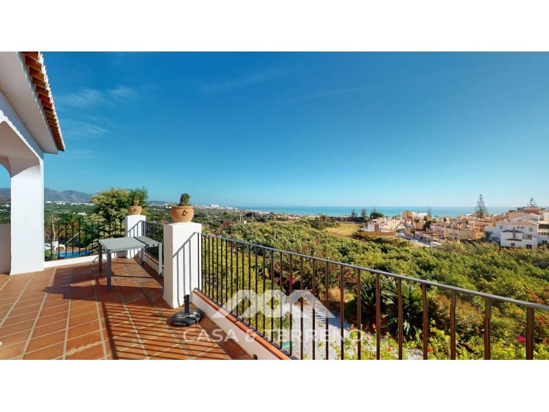 Chalet de 4 habitaciones en Nerja en venta con piscina - 1.450.000 € (Ref: 10184453)