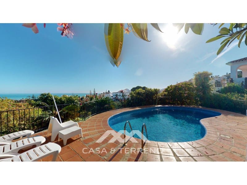 Chalet de 4 habitaciones en Nerja en venta con piscina - 1.450.000 € (Ref: 10184453)